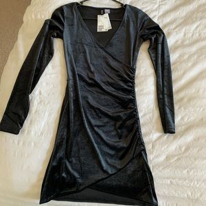 H&M black velvet dress S, NWT